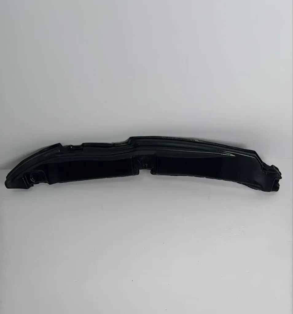 [UFEA-3102220] Panel mbylles i pasem i parakolpit (prapa) për parafangon e djathte / Rear bumper cover panel (rear) for right fender