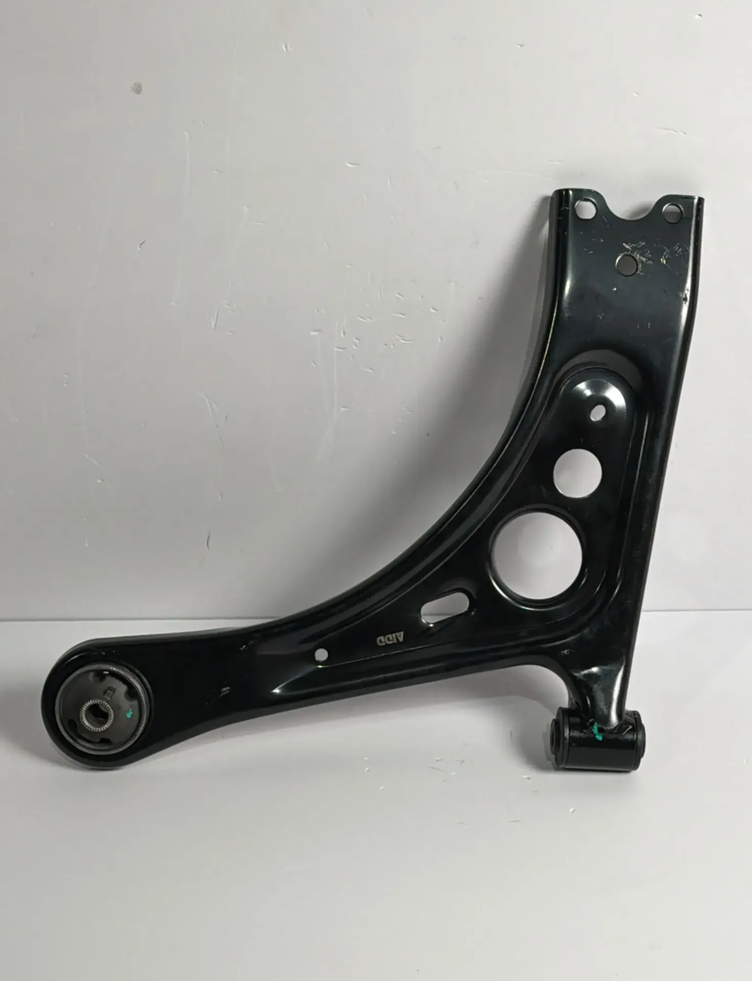 [SC2E-2904010-C] Krah poshtem i perparme majtas (Komplet) / Left front lower arm