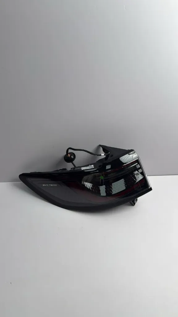 [UNEA-4133010] Stop mbrapa majtas (komplet) / Rear left brake light (completed)