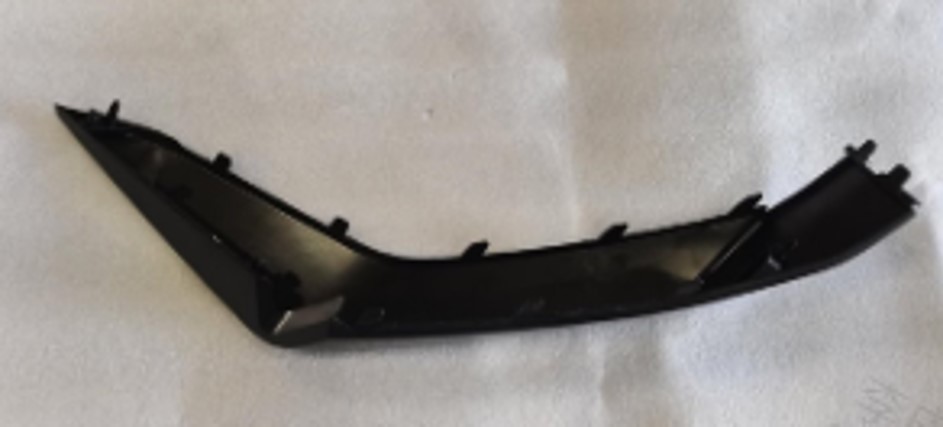 [UFEA-2803125] Panel dekorativ i parakolpit perpara poshte djathtas / Front bumper decorative panel lower right