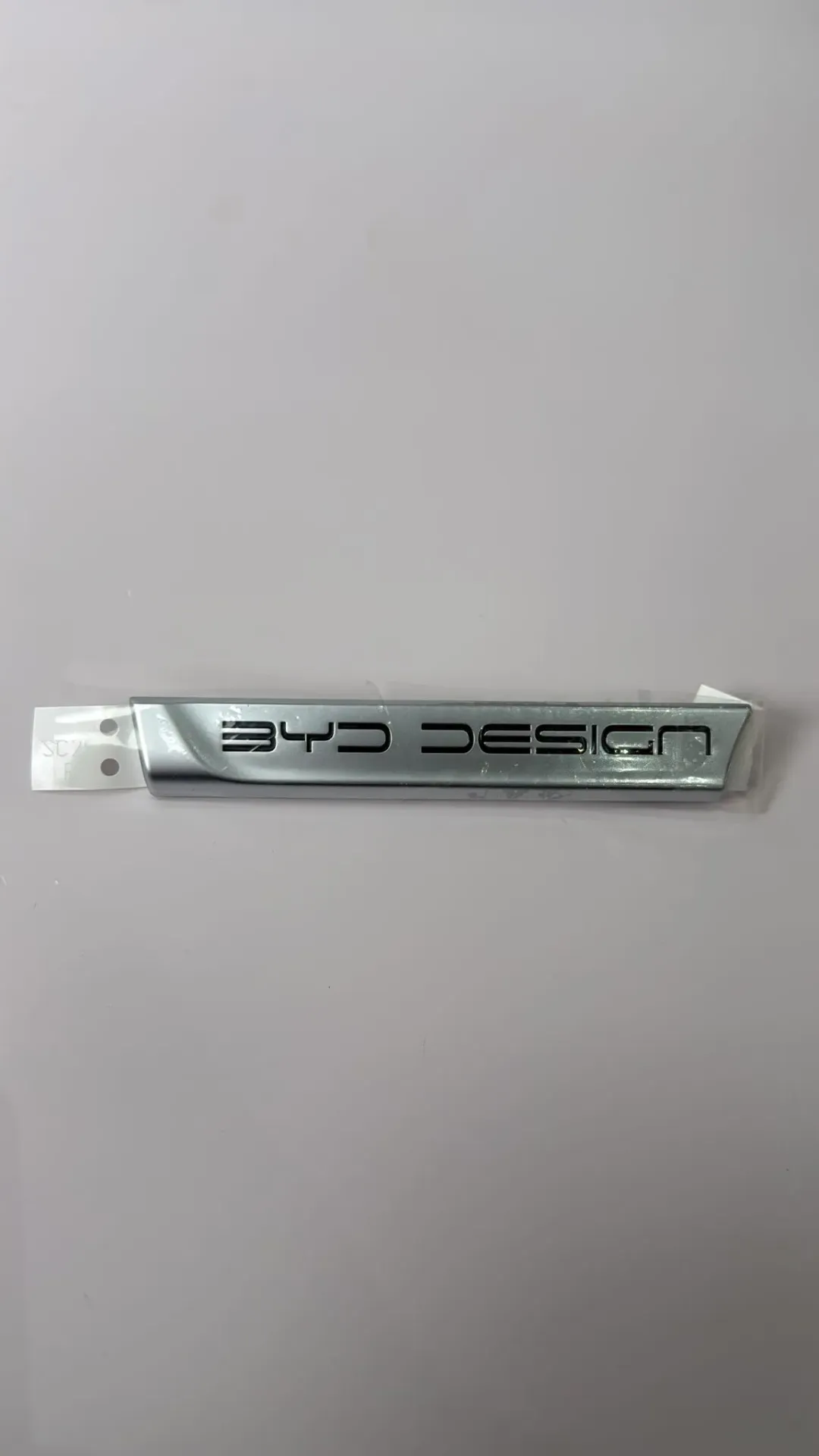 [SC2E-5402760] Shirit dekorativ i parafangos (fender) djathtas (komplet) M00666