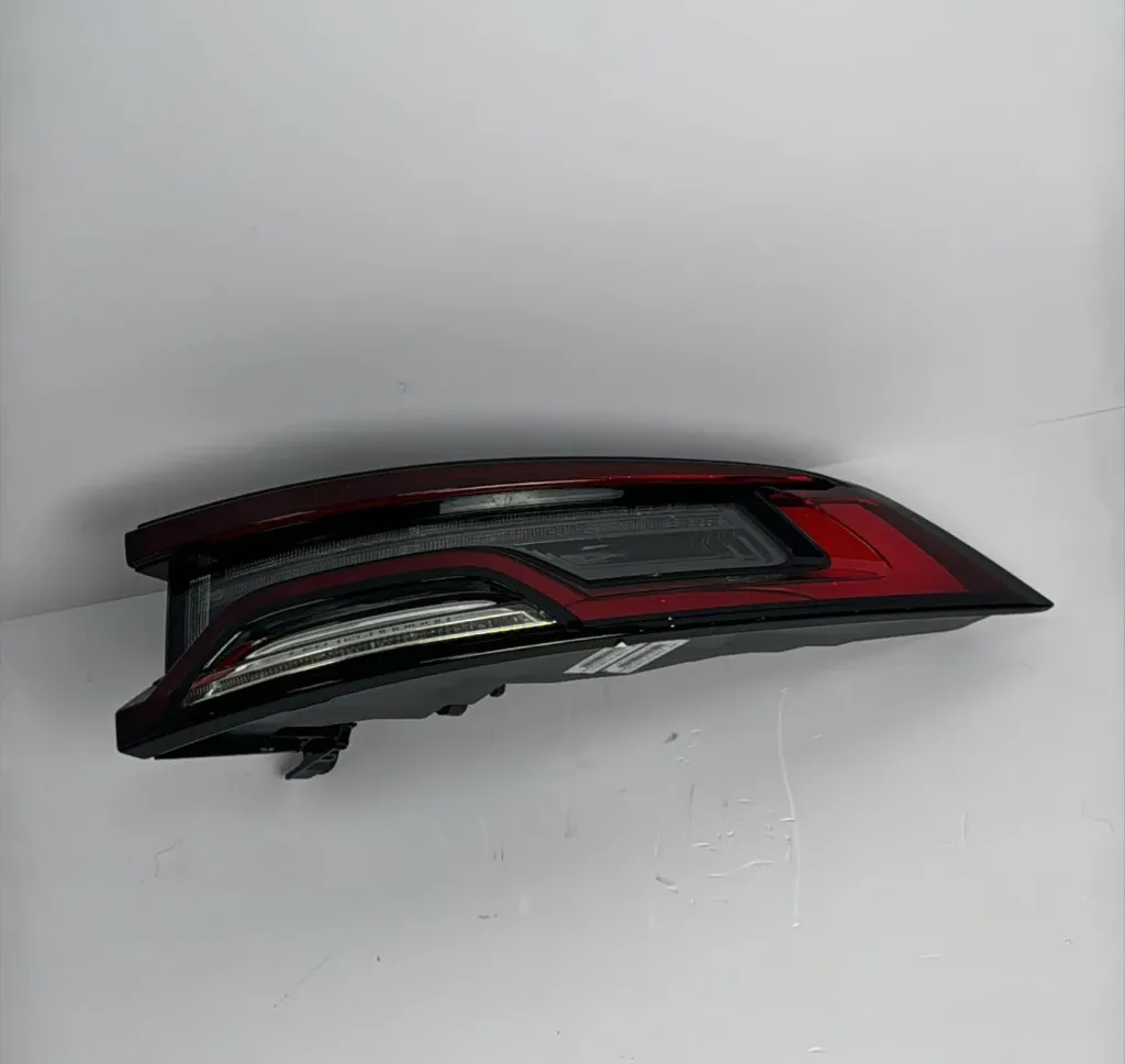 [ST-4133020D] Stop i pasëm djathtas (komplet) M00666