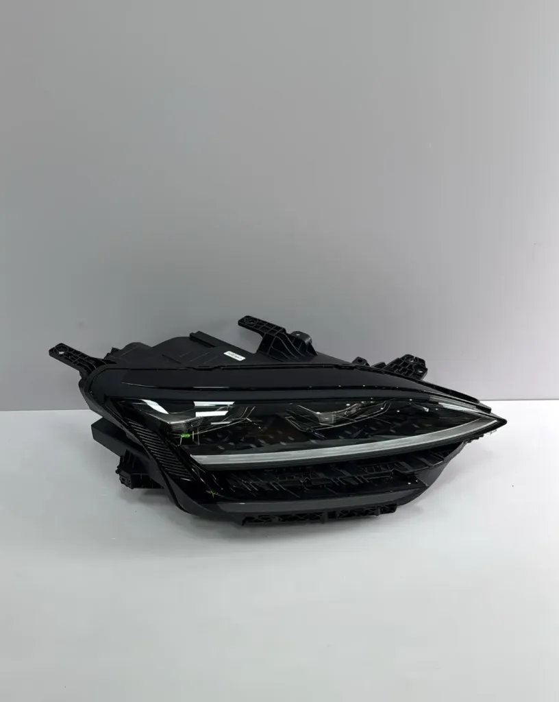 [SA3HK-4121020] Fener djathtas / Right headlight