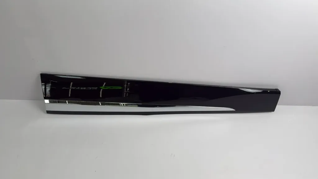 [L 11G 854 939 A DPJ] Panel i jashtëm dekorativ i derës përpara majtas