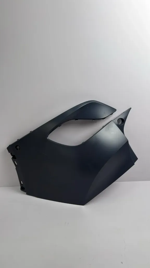 [L11G807418GRU] Mbrapakolp djathtas / Right rear bumper