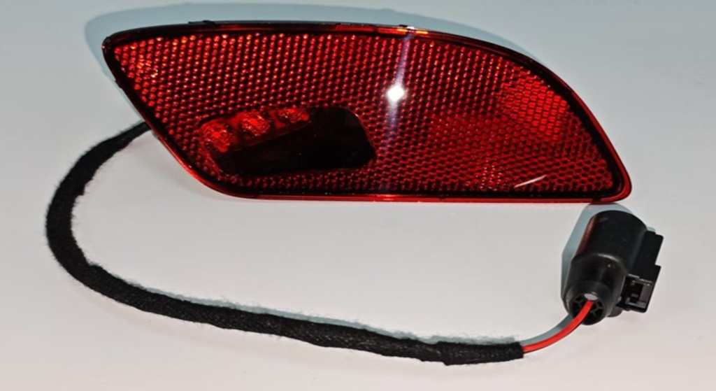 [L11G945701] Drite mjegulle mbrapa majtas / Rear left fog light