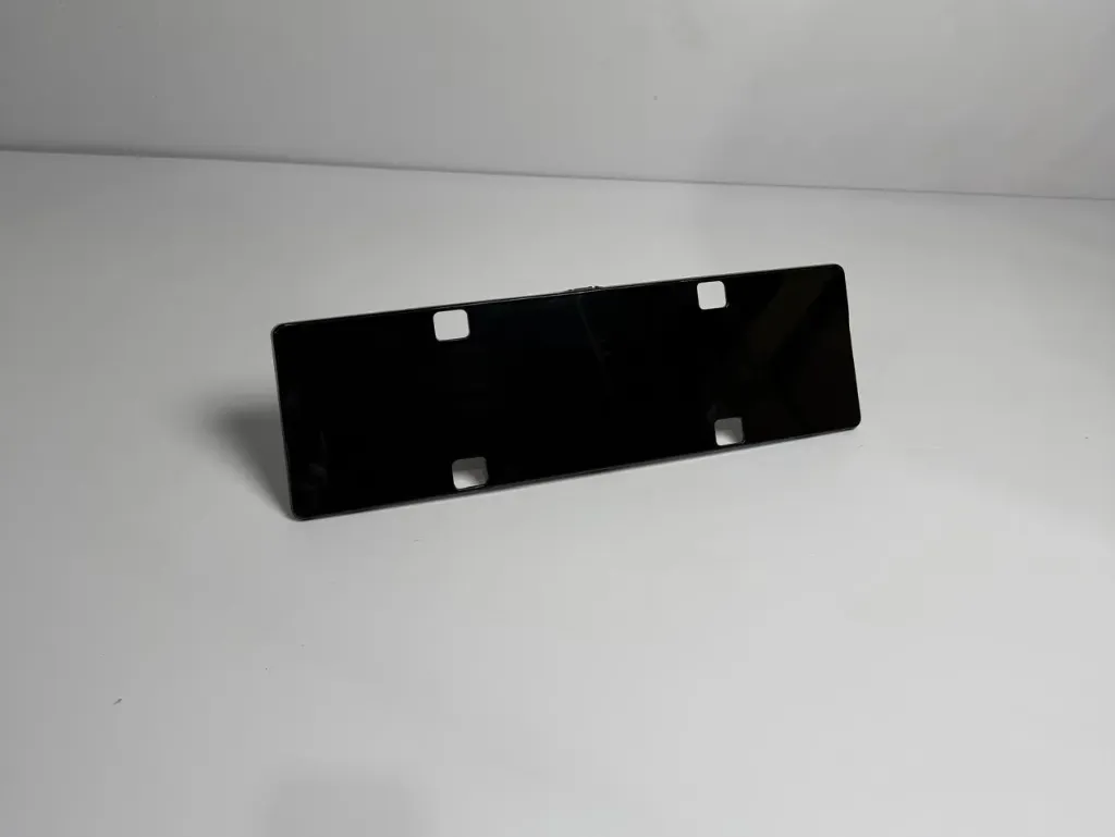 Mbajtese targe parakolpi para