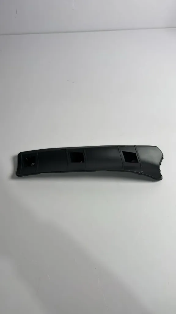 Mbajtese drite mjegulle parakolpi djathtas / Right bumper fog light holder