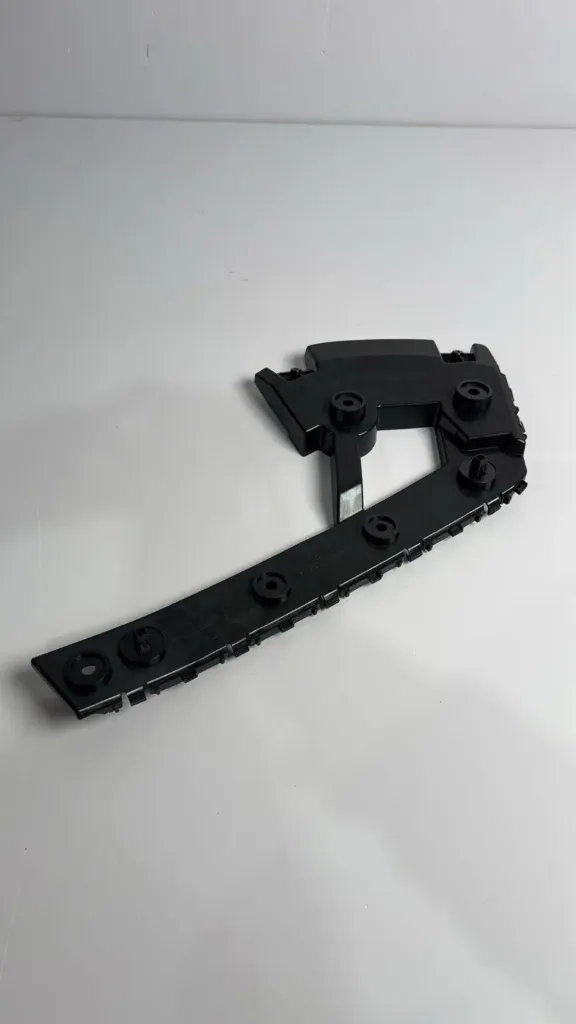 Mbajtese parakolpi pasem majtas siperm