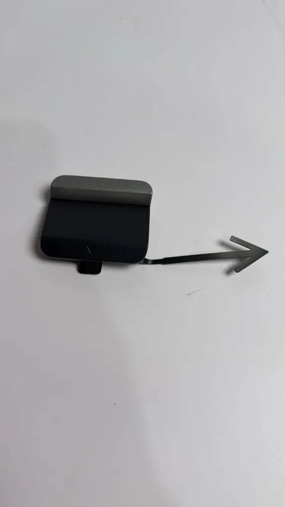 Kapak mbrapakolpi i grepit terheqes / Towbar rear bumper cover