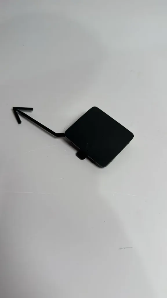 Kapak i grepit terheqes te parakolpit / Bumper tow hook cover
