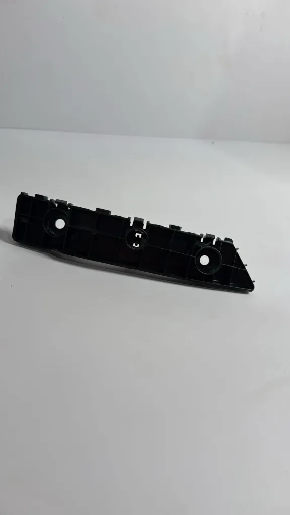 Mbajtese parakolpi para djathtas