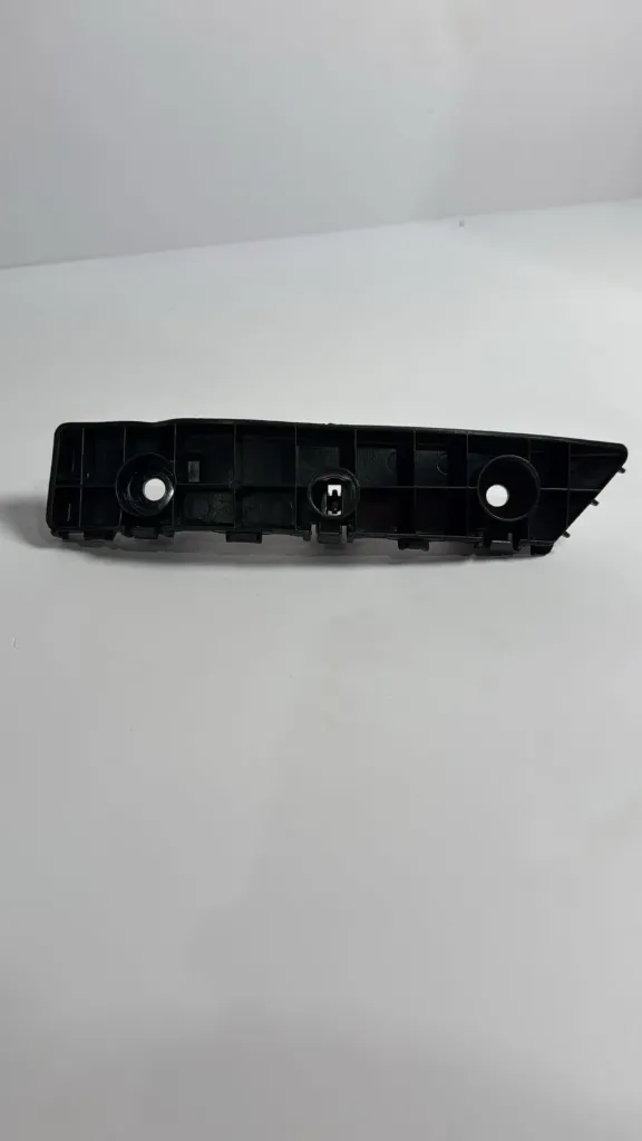 Mbajtese parakolpi majtas / Left bumper bracket