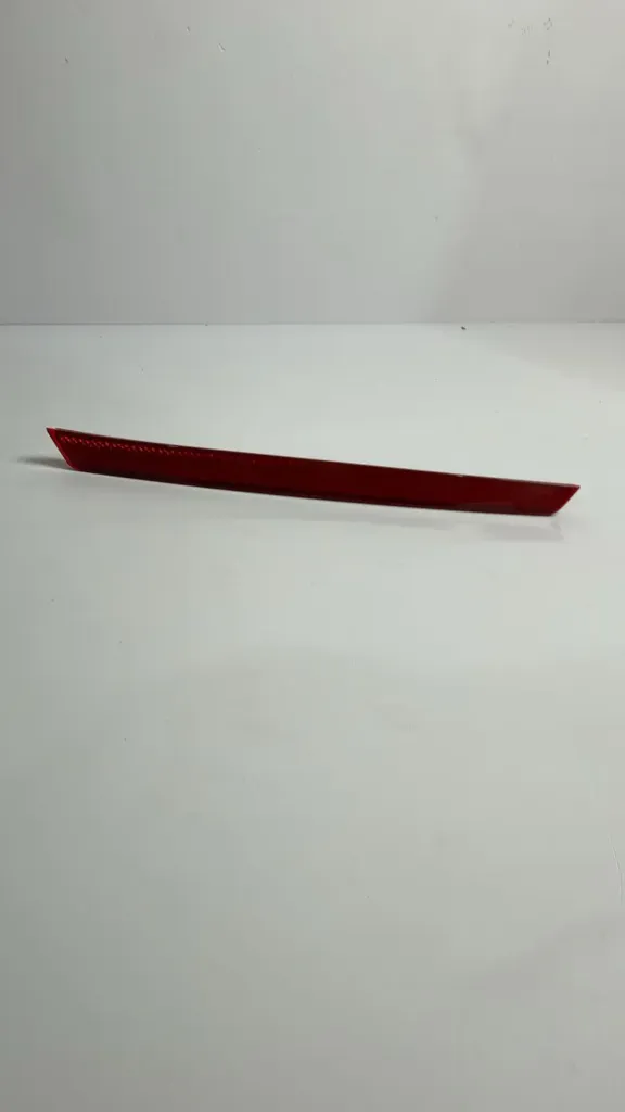 Reflektor pasem djathtas