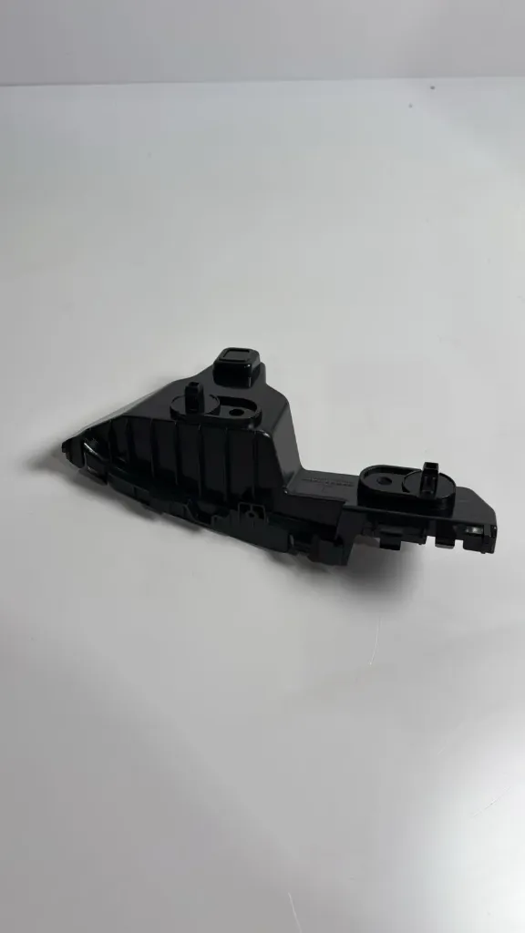 Mbajtese mbrapakolpi majtas / Left rear bumper bracket