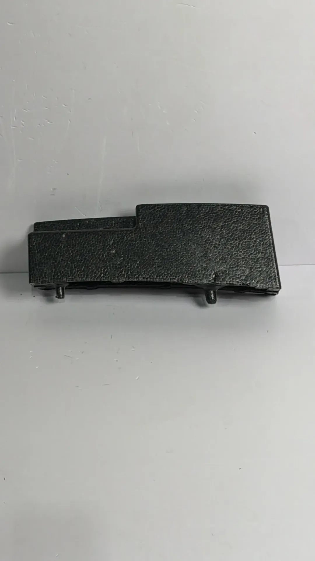 Bllok absorbues parakolpi pasem majtas / Rear bumper shock absorber block left