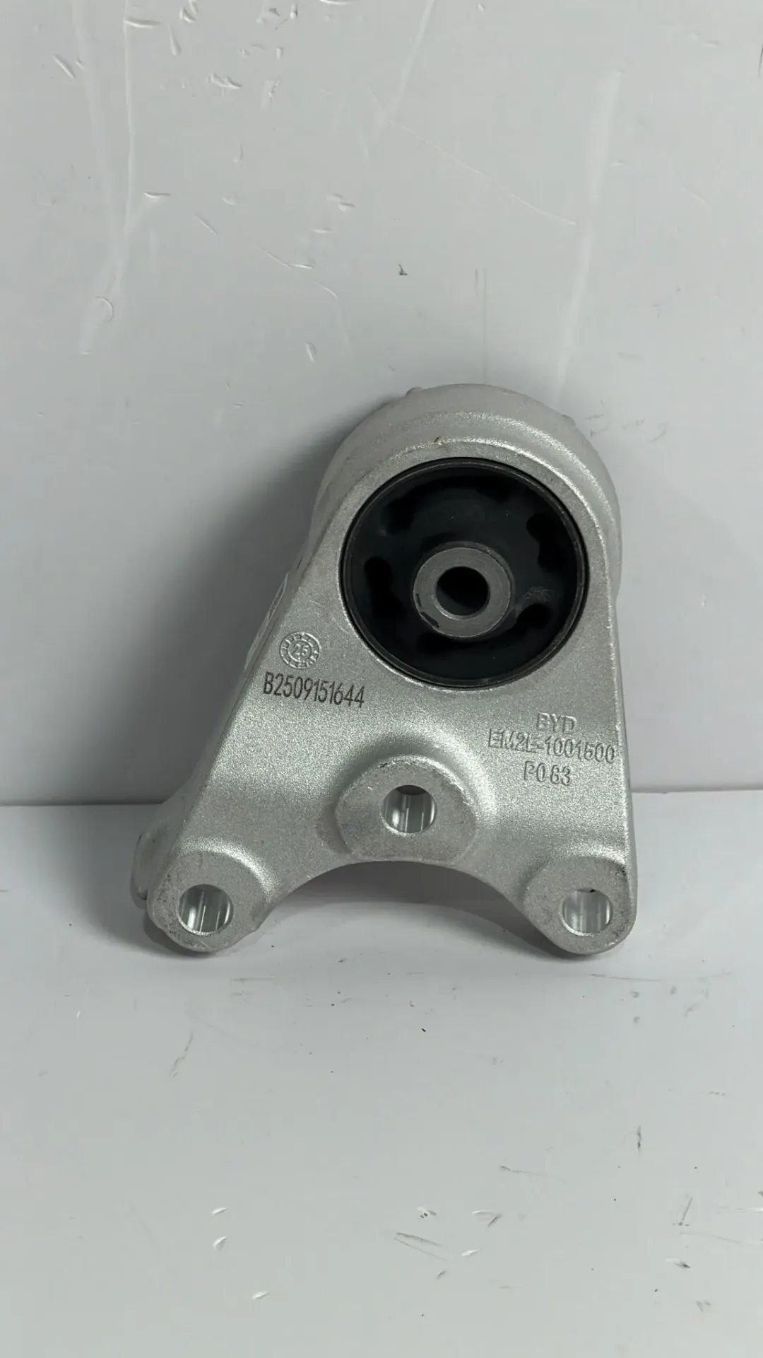 Mbajtese motorike majtas komplet / Left engine mount