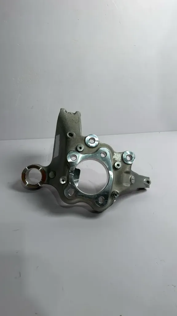 Bazament moco mbrapa djathtas