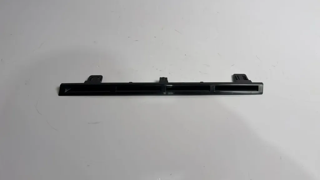 Listel mbrojtes parakolpi para majtas / Front left bumper protection strip
