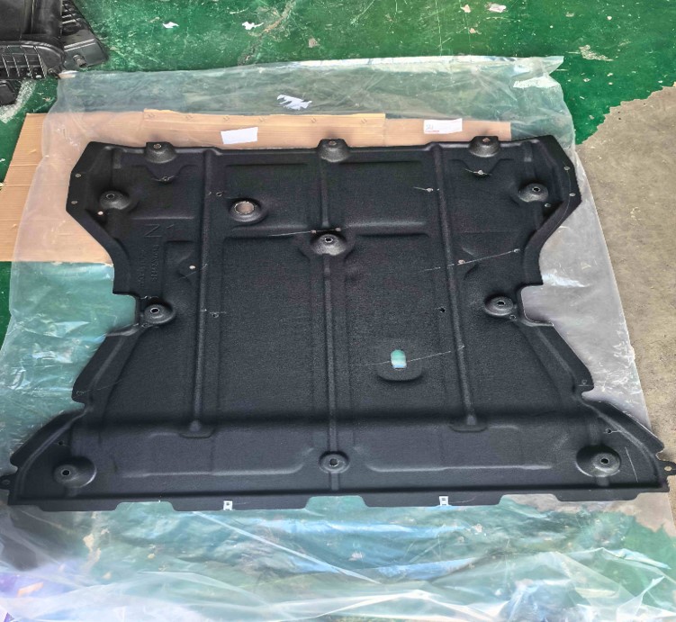 Mbrojtese poshtme motori nr 1 komplet / Lower engine guard no. 1 complete