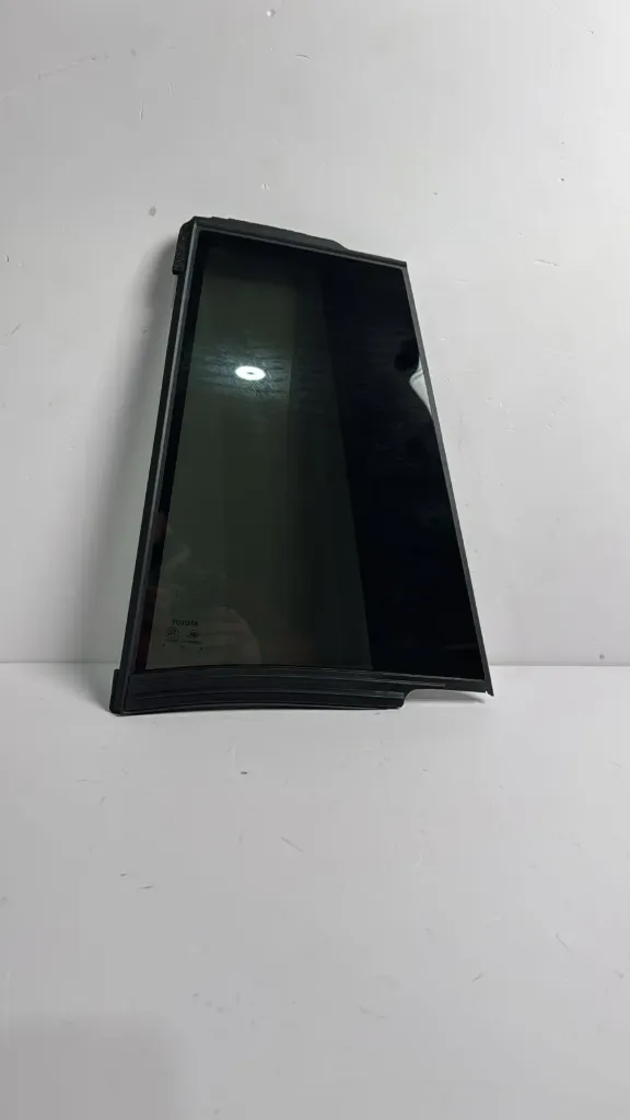 Xham trekendesh dere pasem majtas / Rear left door triangle glass