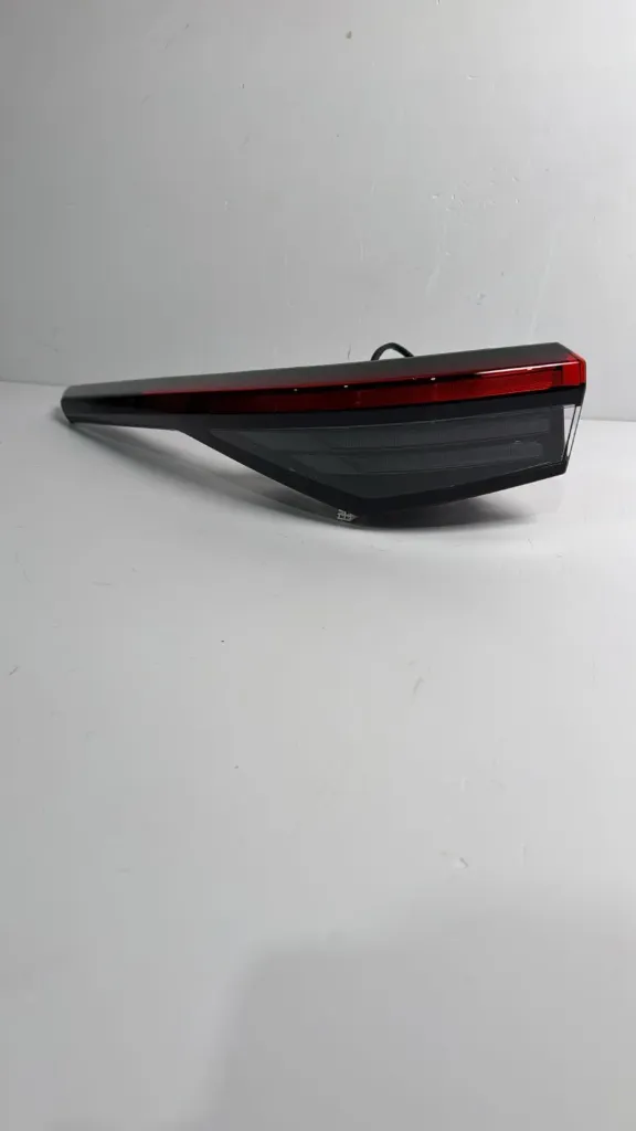 Stop pasem djathtas / Rear right brake light