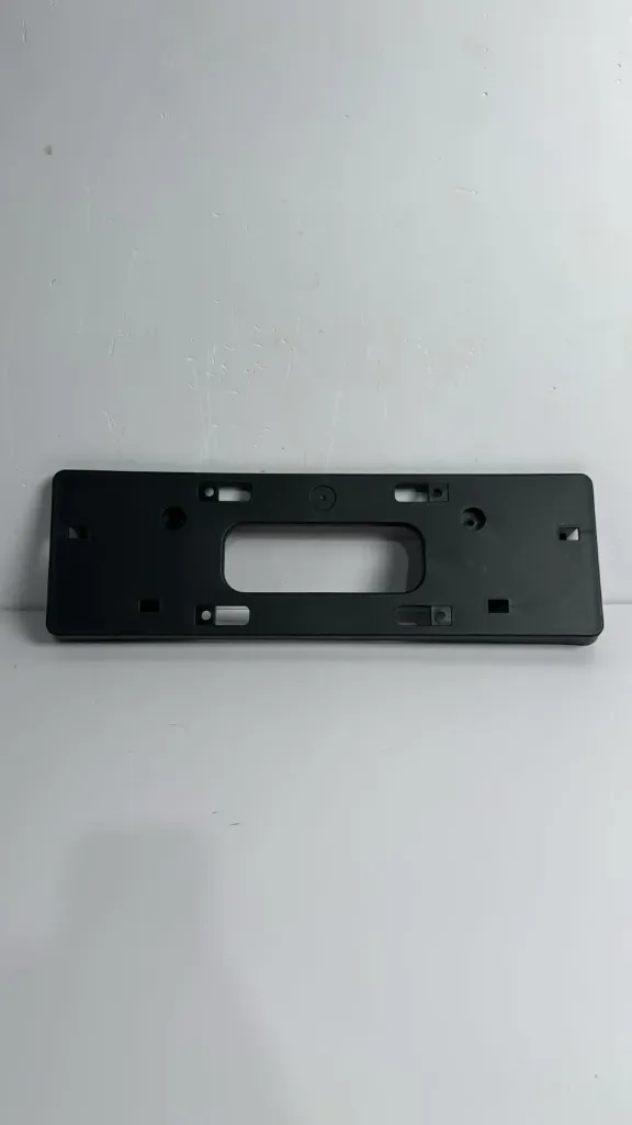 Mbajtese targe para / Front license plate holder