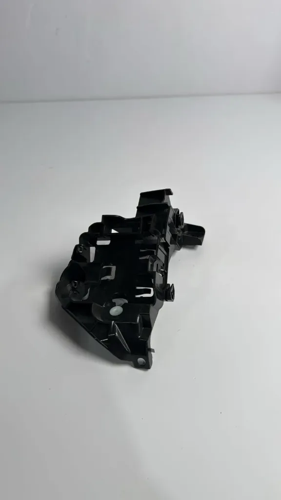 Mbajtese parakolpi pasem djathtas