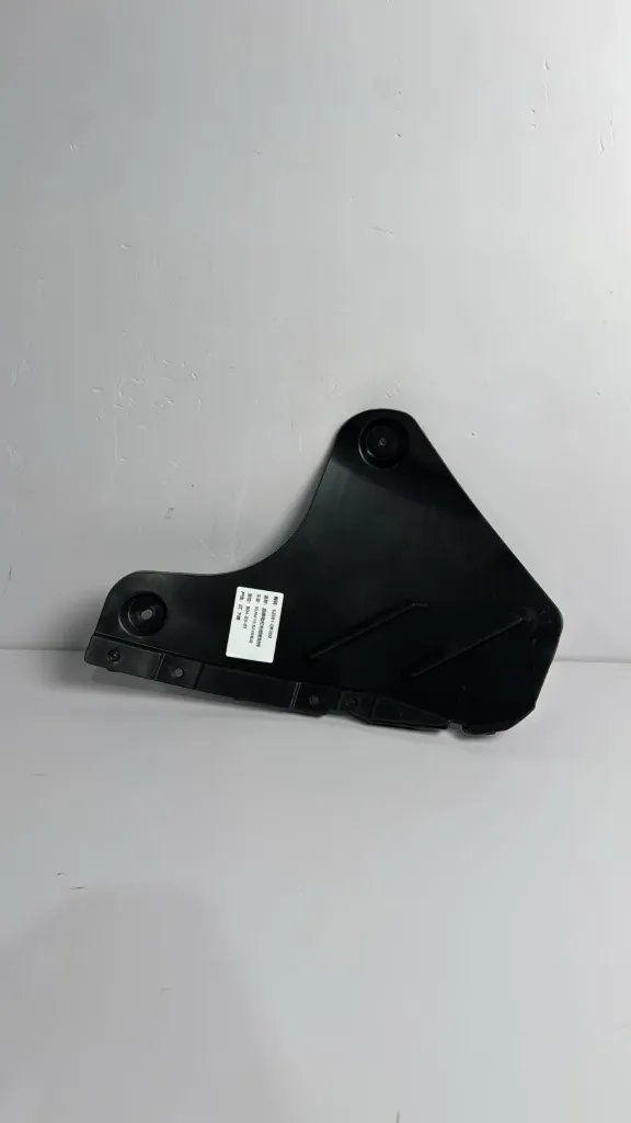 Gome izolimi parakolpi pasem majtas