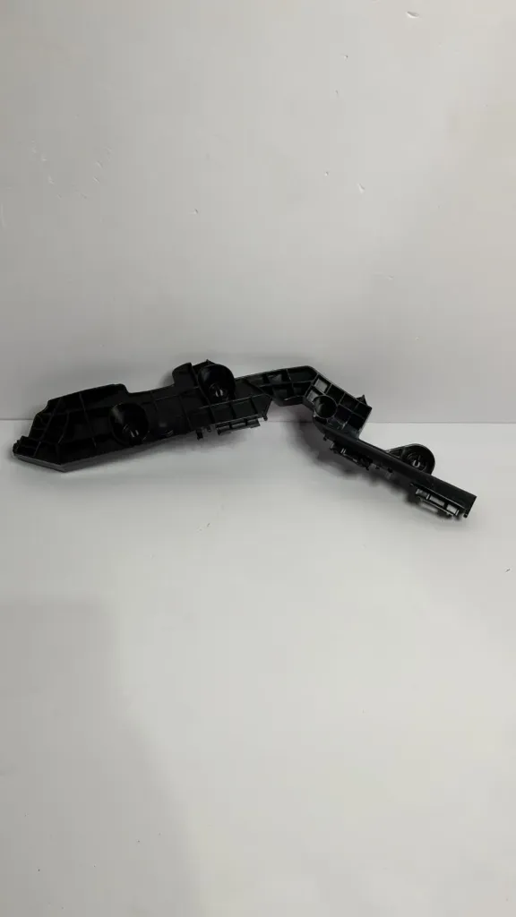 Mbajtese parakolpi pasem djathtas