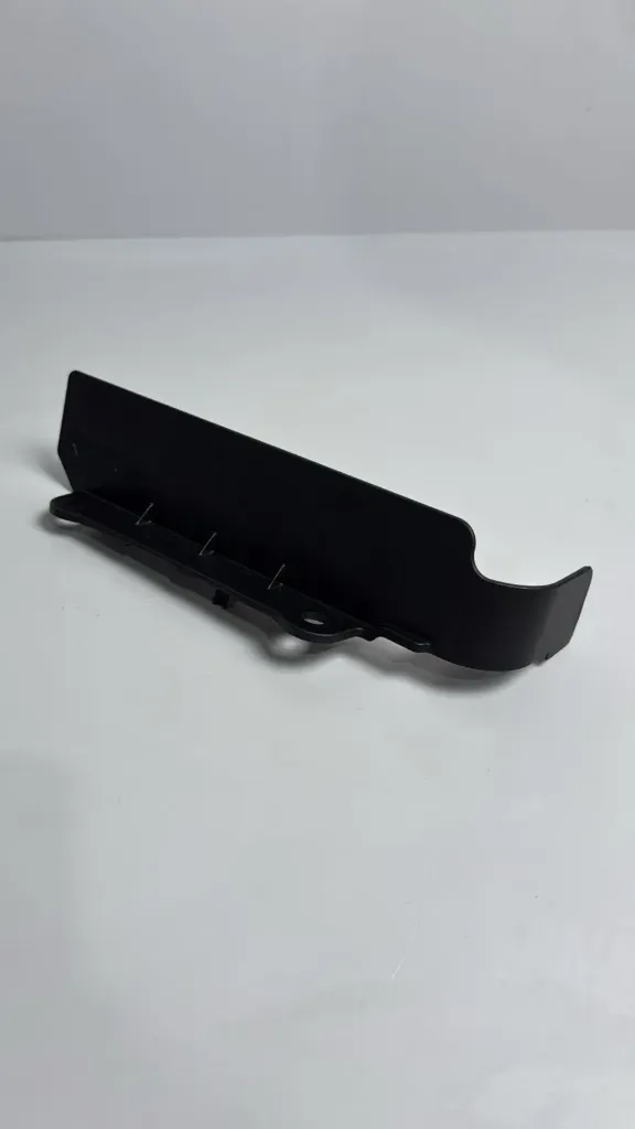 Mbrojtese e brendshme parafango djathtas / Right inner fender protector