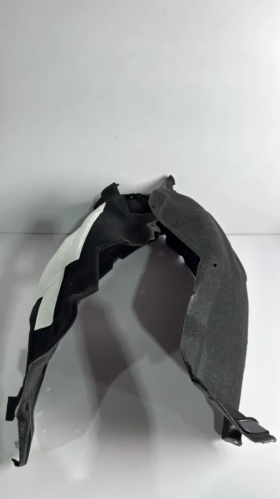 Mbrojtese e brendshme parafango majtas / Left inner fender protector