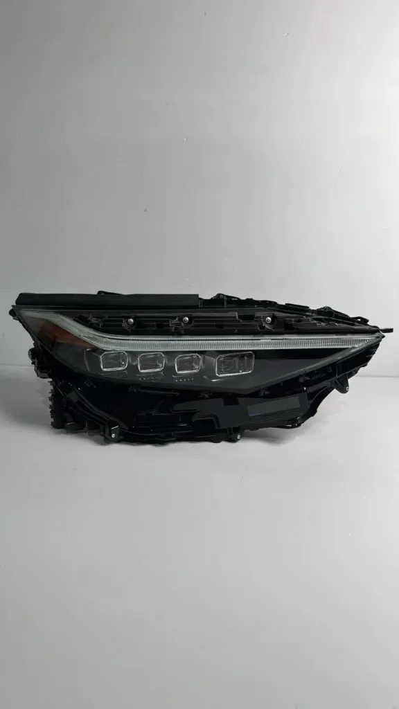Fener djathtas / Right headlight