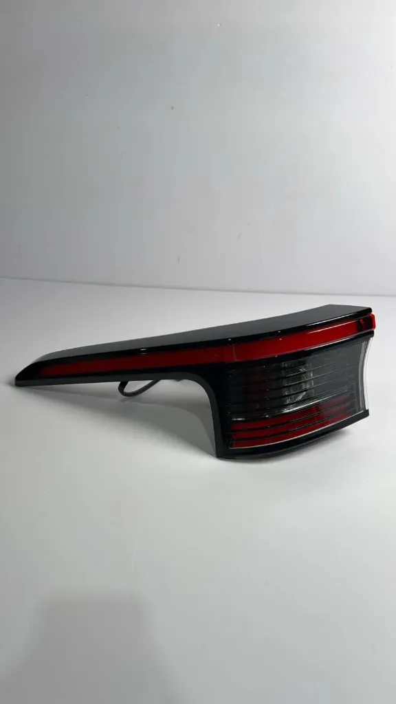 Stop pasem djathtas / Rear right brake light