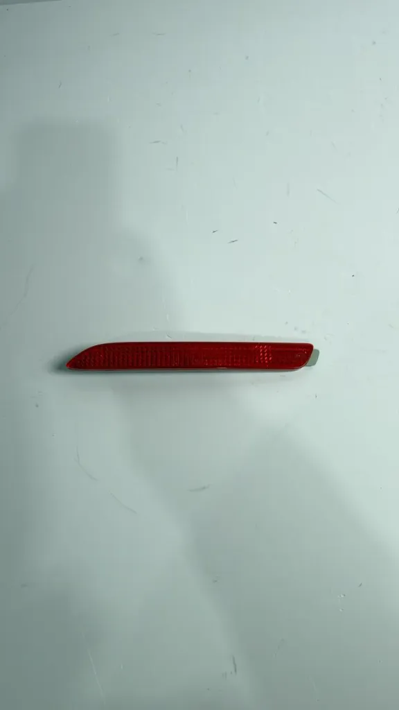 Reflektor parakolpi pasem majtas