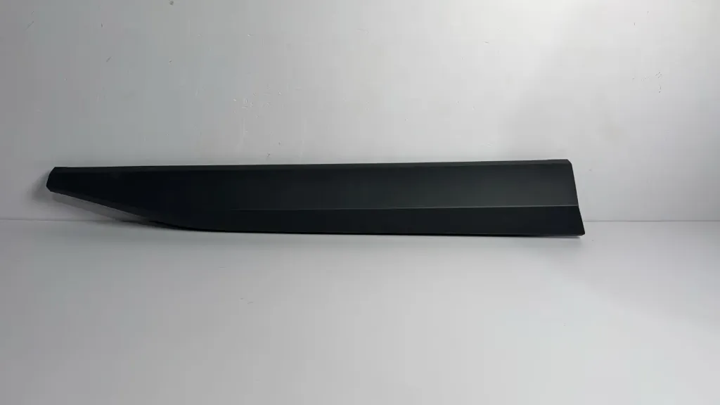 Dekor dere para djathtas / Front right door trim