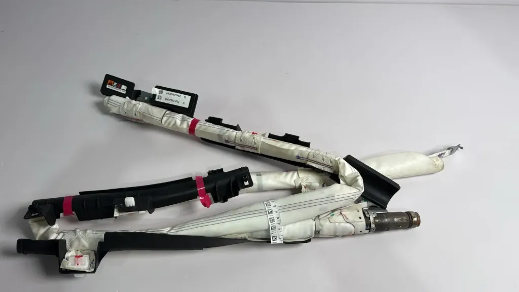 Airbag anesor majtas