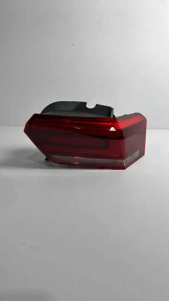 Stop pasem djathtas / Rear right brake light