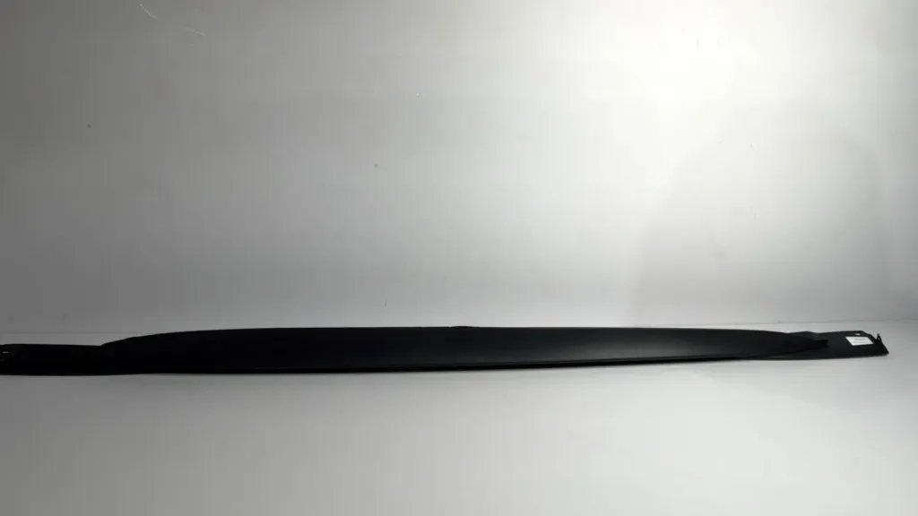 Travers poshtem djathtas