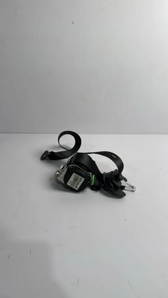 Rrip sigurimi para djathtas / Seat Belt Security Right