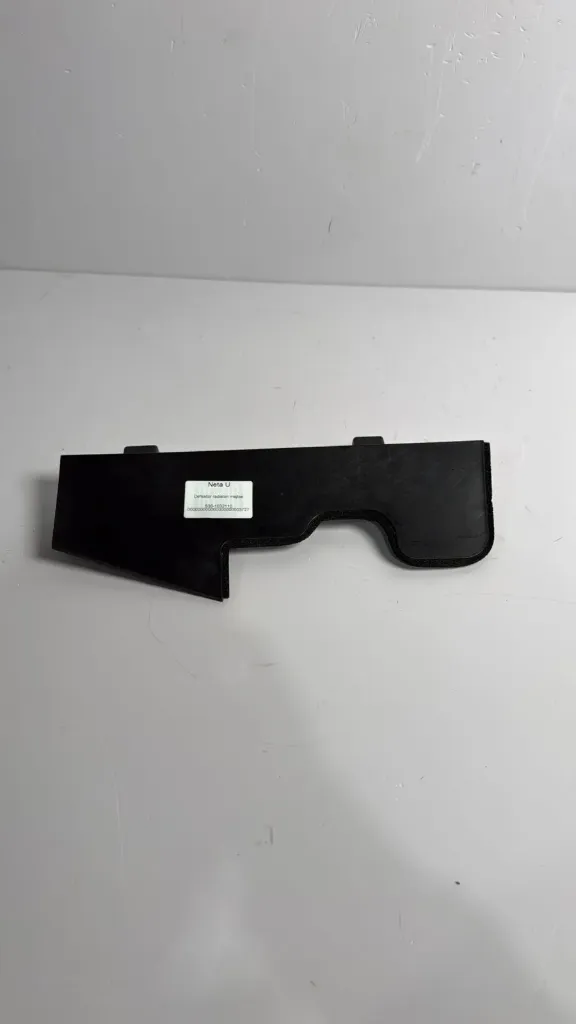 Deflektor radiatori majtas / Left radiator deflector