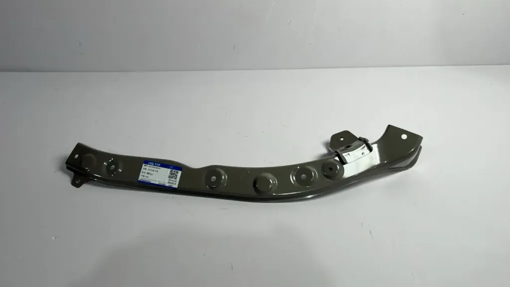 Mbajtese radiatori siperm djathtas / Radiator support upper right