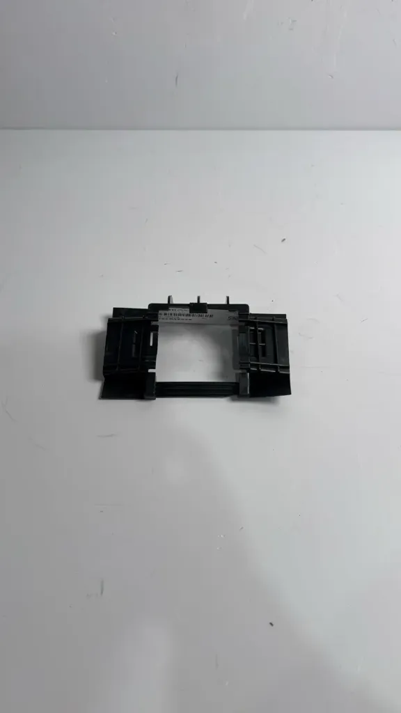 Mbajtese sensori radar pasem djathtas / Rear right radar sensor holder