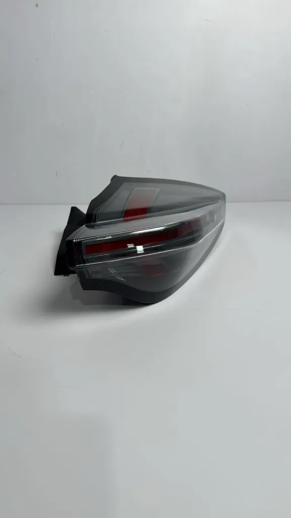 Stop i jashtem pasem majtas / Rear left outer brake light