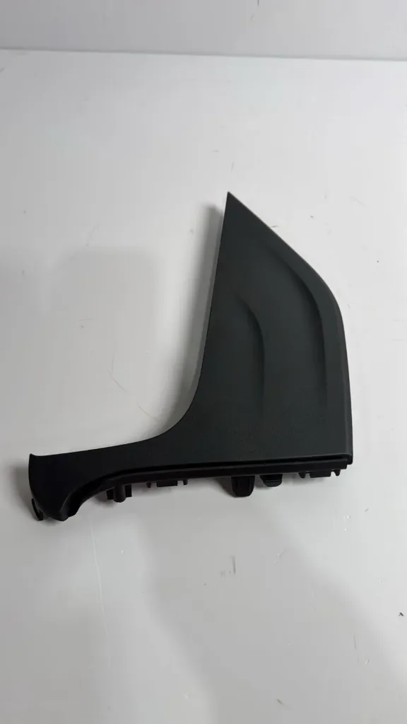 Kapak drite mjegulle djathtas pa vrime radar / Right fog light cover without radar holes