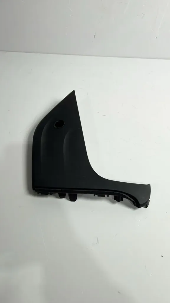 Kapak drite mjegulle djathtas me vrime radar / Right fog light cover with radar holes