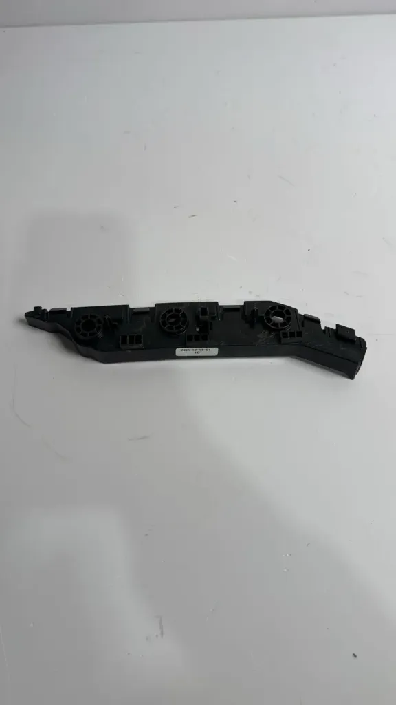 Mbajtese parakolpi para djathtas