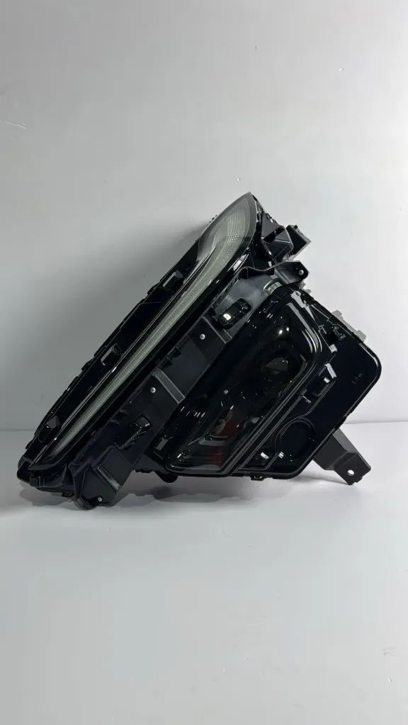 Fener djathtas / Right headlight