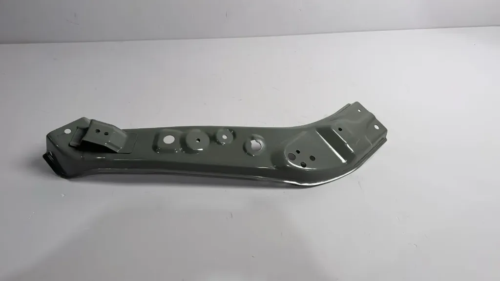 Mbajtese feneri majtas / Left headlight bracket