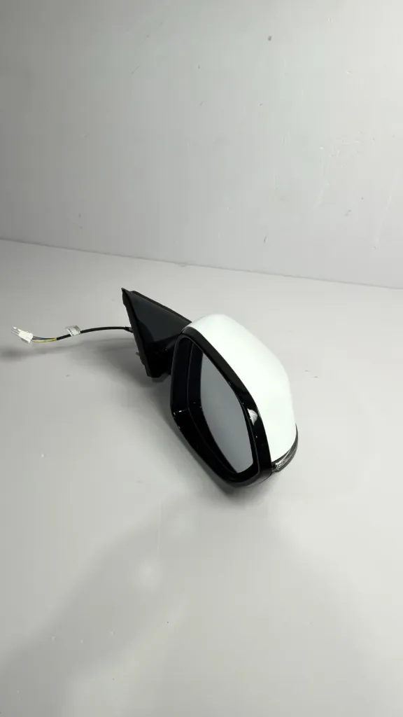 Pasqyre djathtas / Right side mirror
